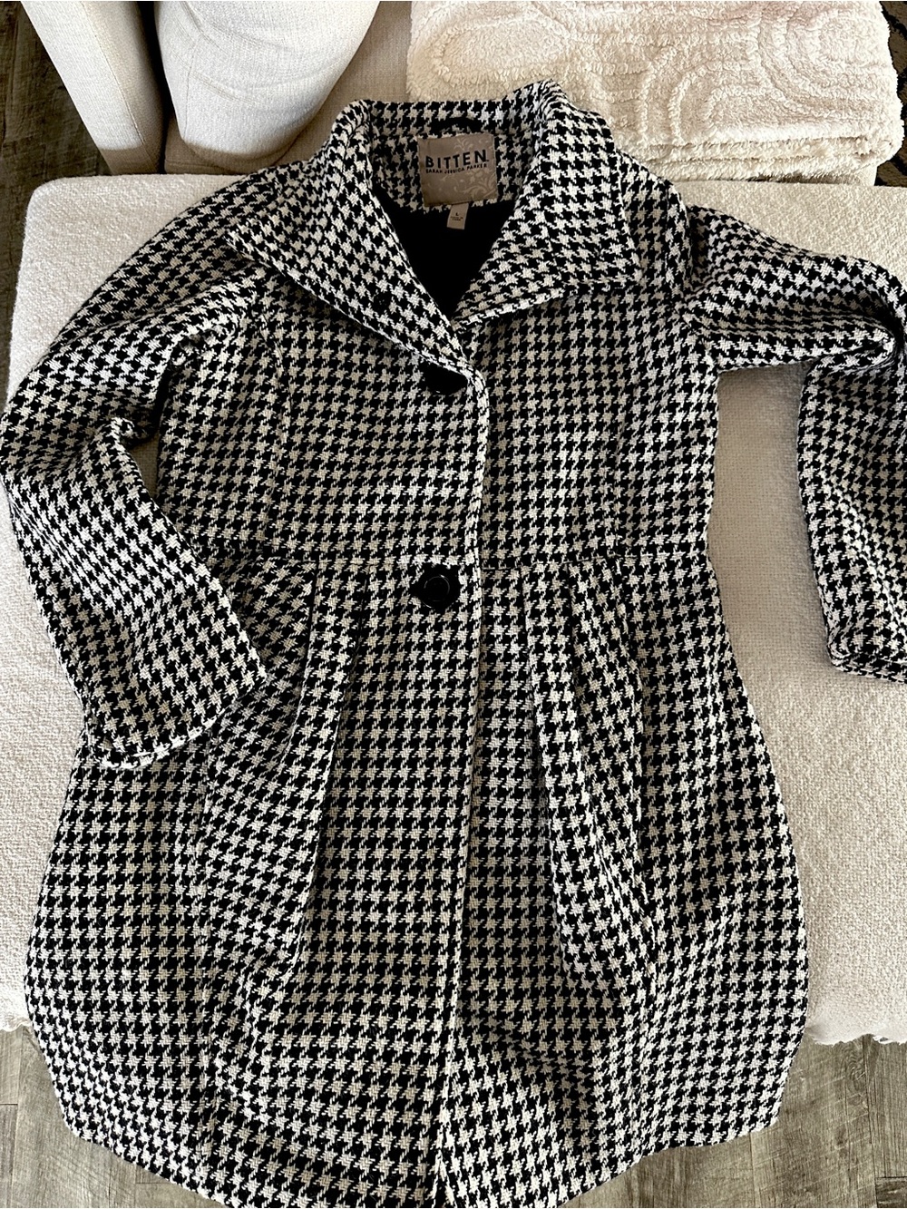Black & White Houndstooth Women's Coat